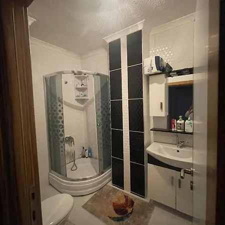 Super Cozy Large Double Bedroom Only With Shared Facilities-free Wifi, Netflix - Many Local Shops * イスタンブール