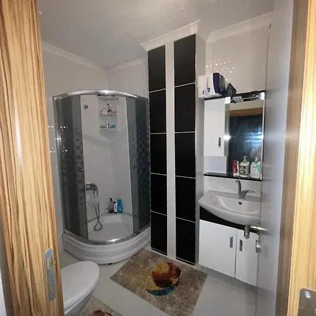 Super Cozy Large Double Bedroom Only With Shared Facilities-free Wifi, Netflix - Many Local Shops Isztambul