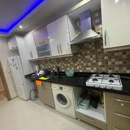 Super Cozy Large Double Bedroom Only With Shared Facilities-free Wifi, Netflix - Many Local Shops * Istanbul